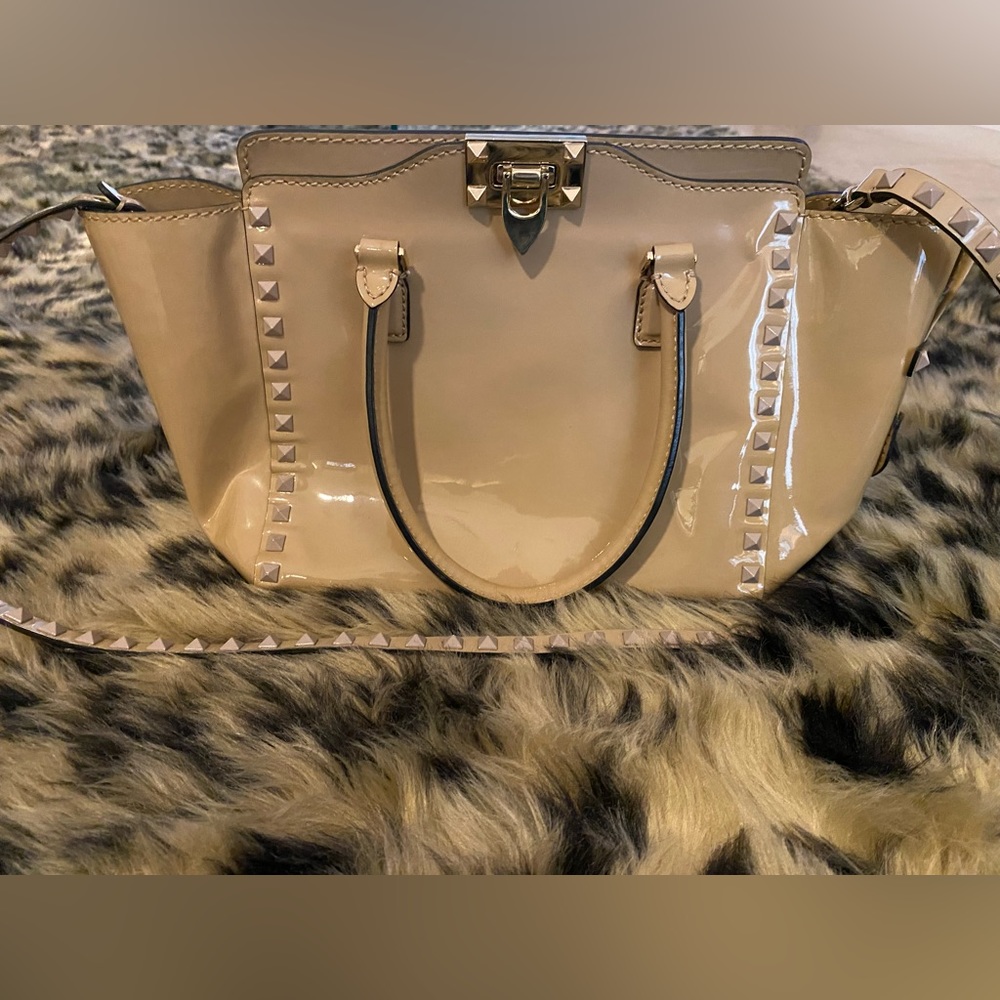 EUC PATENT LEATHER VALENTINO ROCKSTUD BAG - Picture 1 of 6